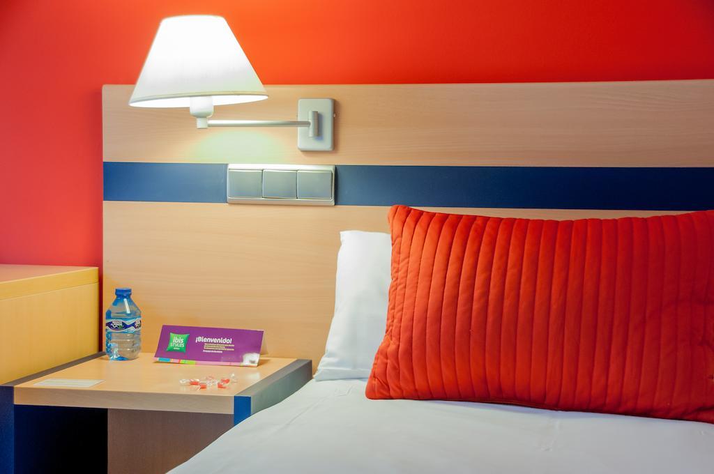 Ibis Styles Zaragoza Ramiro I Hotell Exteriör bild