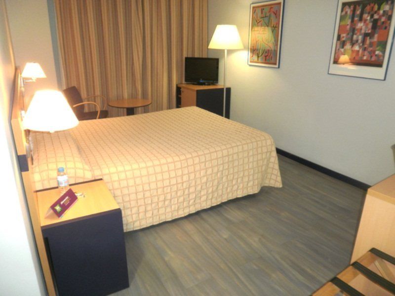 Ibis Styles Zaragoza Ramiro I Hotell Rum bild